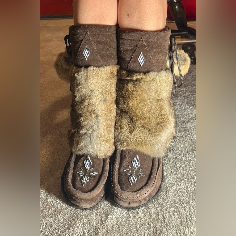 Traditional mid calf mukluks with gum rubber sole - Picture 2 of 6